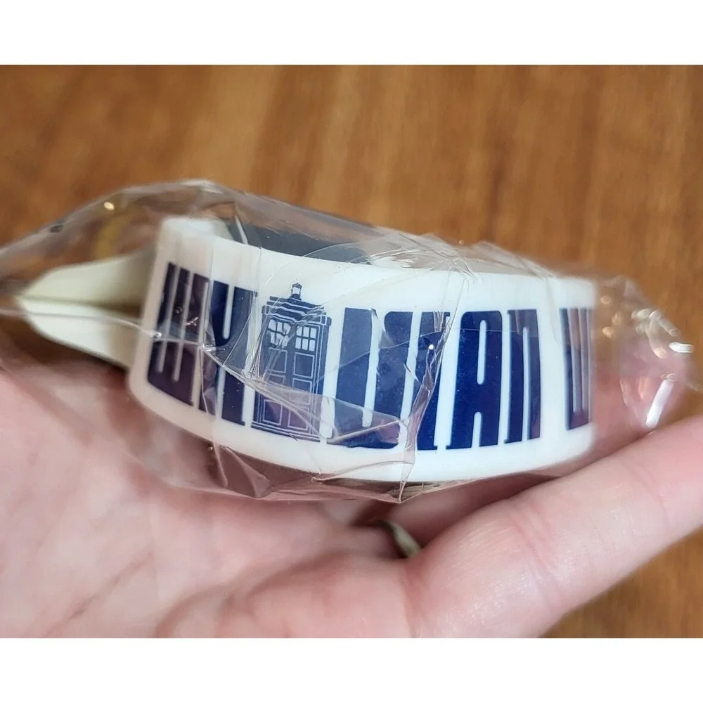 Doctor Who‎ Rubber White Wristband Whovian BBC Tardis NEW w Original Tag
